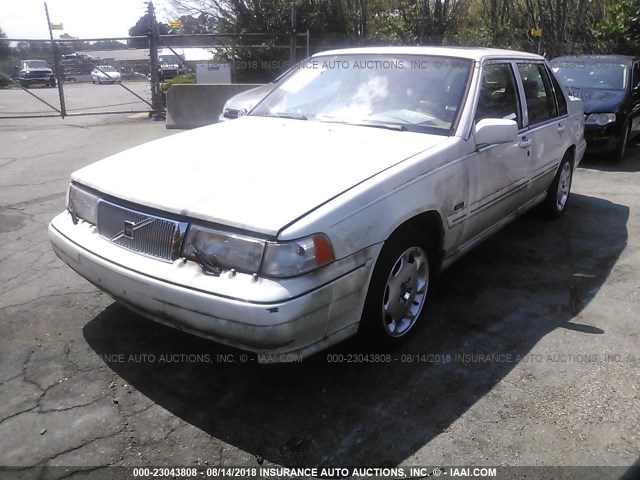 YV1KS9608W1140535 - 1998 VOLVO S90 Weiß Foto 2