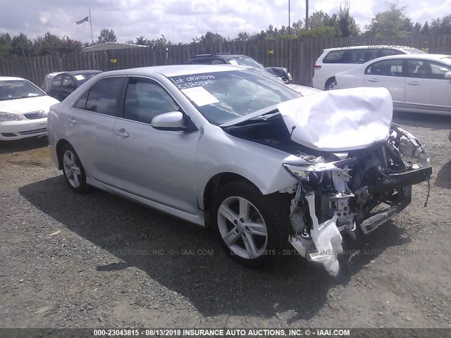 4T1BF1FK2CU608620 - 2012 TOYOTA CAMRY SE/LE/XLE 银色 照片 1