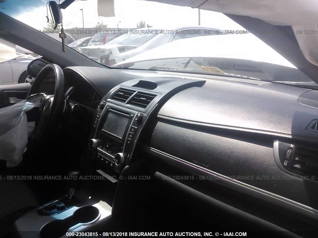 4T1BF1FK2CU608620 - 2012 TOYOTA CAMRY SE/LE/XLE 银色 照片 5