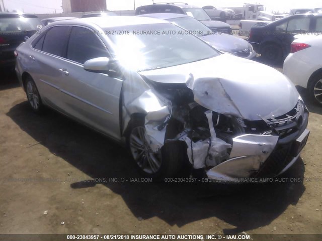 4T1BF1FK2FU966353 - 2015 TOYOTA CAMRY LE/XLE/SE/XSE 银色 照片 1