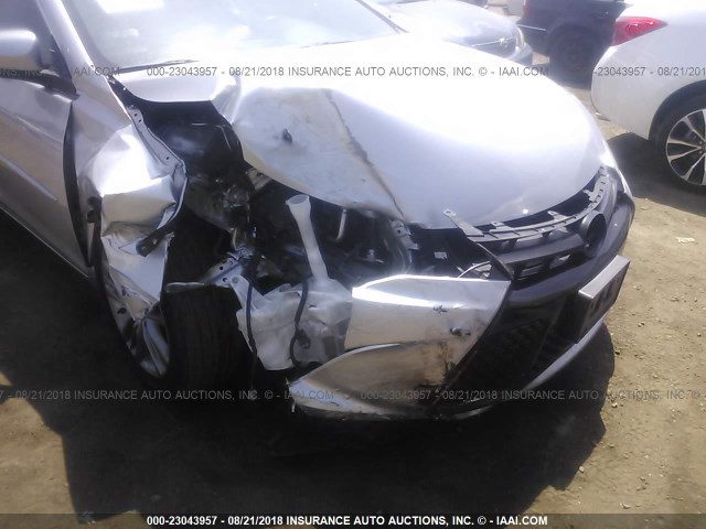 4T1BF1FK2FU966353 - 2015 TOYOTA CAMRY LE/XLE/SE/XSE 银色 照片 6
