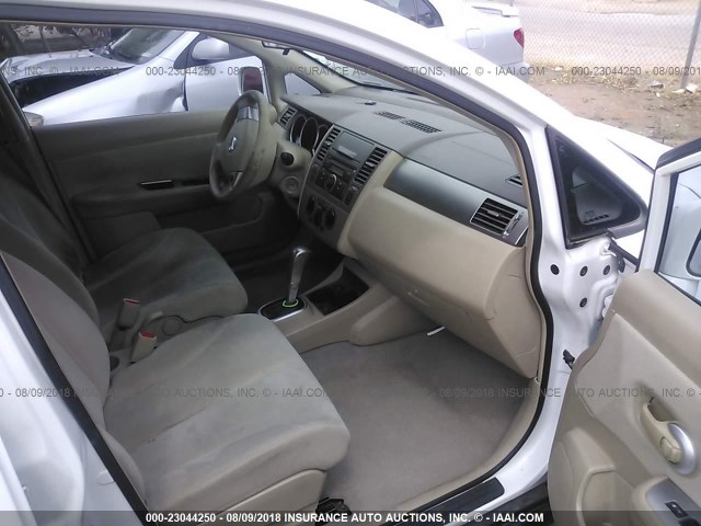 3N1BC13E59L433541 - 2009 NISSAN VERSA S/SL WHITE photo 5