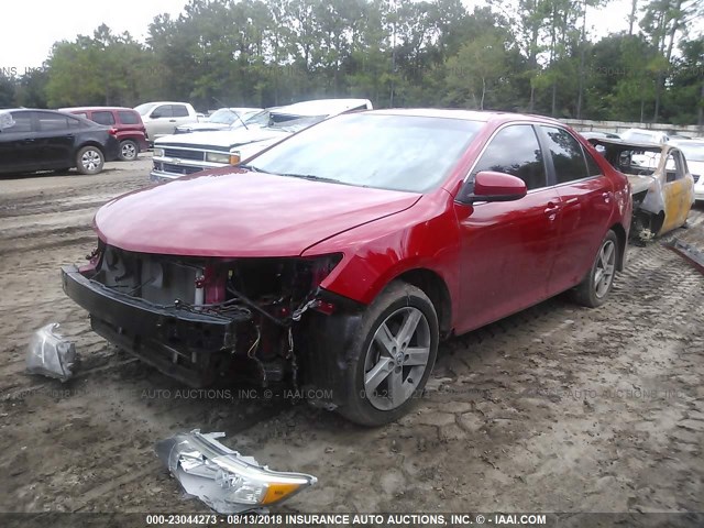 4T1BF1FK5EU851888 - 2014 TOYOTA CAMRY L/SE/LE/XLE RED photo 2