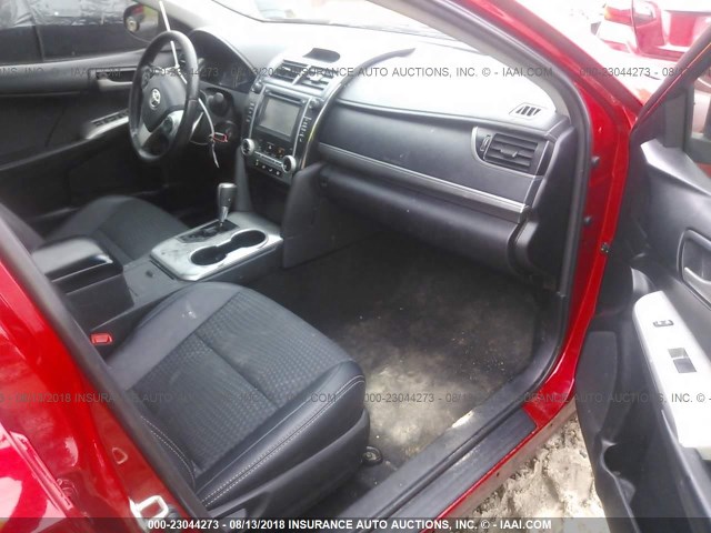 4T1BF1FK5EU851888 - 2014 TOYOTA CAMRY L/SE/LE/XLE Qırmızı foto 5