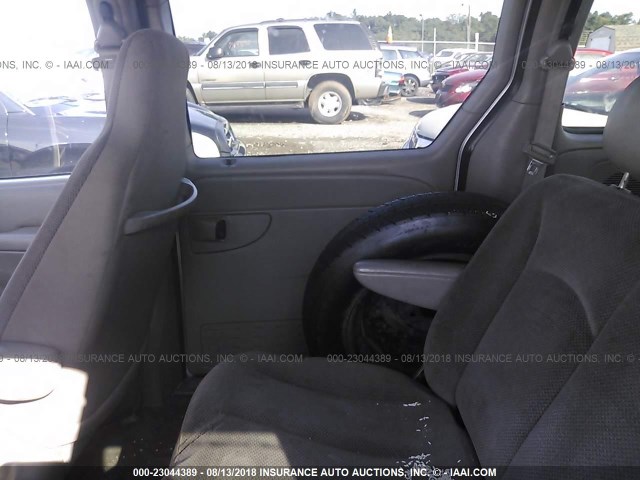 1C4GJ25361B248088 - 2001 CHRYSLER VOYAGER SILVER photo 8