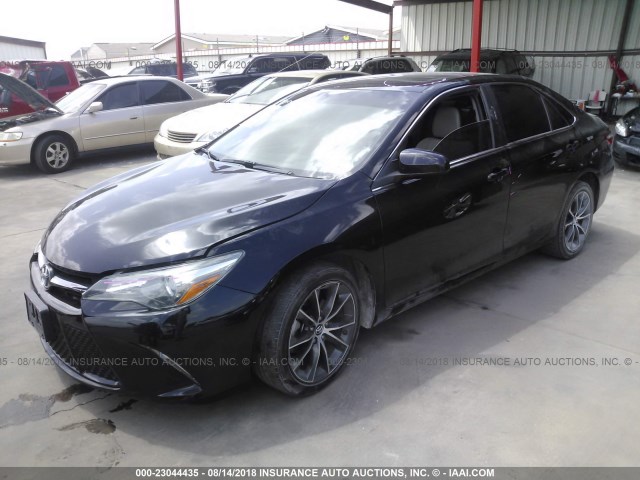 4T1BF1FK4FU055702 - 2015 TOYOTA CAMRY LE/XLE/SE/XSE 黑色 照片 2