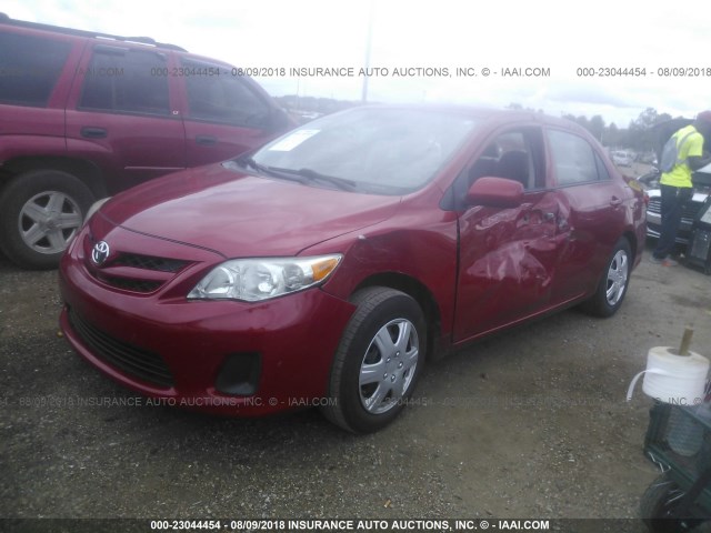 2T1BU4EE5DC940136 - 2013 TOYOTA COROLLA S/LE RED photo 2
