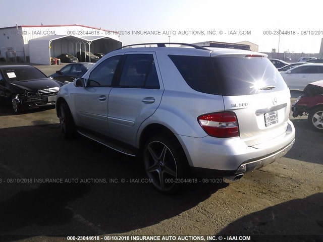 4JGBB75E66A081620 - 2006 MERCEDES-BENZ ML 500 SILVER photo 3