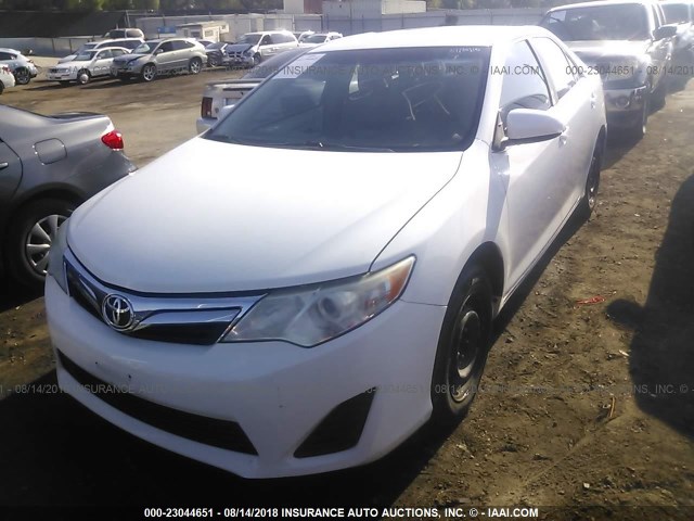 4T1BF1FK7CU539018 - 2012 TOYOTA CAMRY SE/LE/XLE თეთრი ფოტო 2