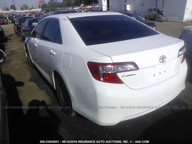 4T1BF1FK7CU539018 - 2012 TOYOTA CAMRY SE/LE/XLE თეთრი ფოტო 3