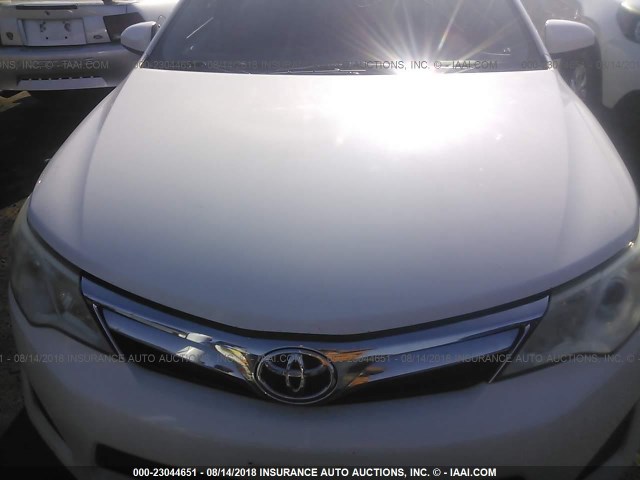 4T1BF1FK7CU539018 - 2012 TOYOTA CAMRY SE/LE/XLE თეთრი ფოტო 6
