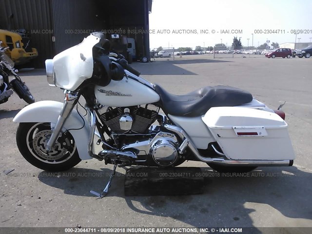 1HD1KB4168Y663873 - 2008 HARLEY-DAVIDSON FLHX WHITE photo 9