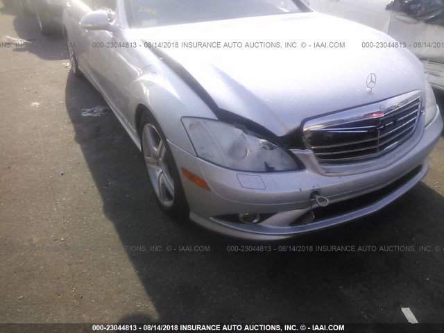 WDDNG86X48A233105 - 2008 MERCEDES-BENZ S 550 4MATIC GRAY photo 6