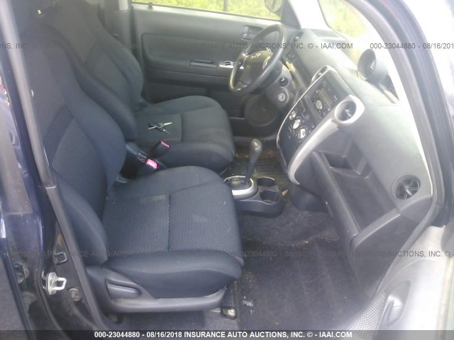 JTLKT324850171009 - 2005 TOYOTA SCION XB Dunkelblau Foto 5
