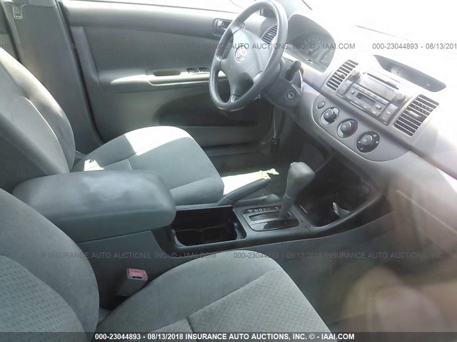 4T1BE32K22U591658 - 2002 TOYOTA CAMRY LE/XLE/SE 灰色 照片 5