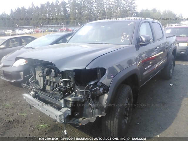 3TMCZ5AN6HM100879 - 2017 TOYOTA TACOMA DBL CAB/SR/TRDSPT/OR/PRO ნაცრისფერი ფოტო 2