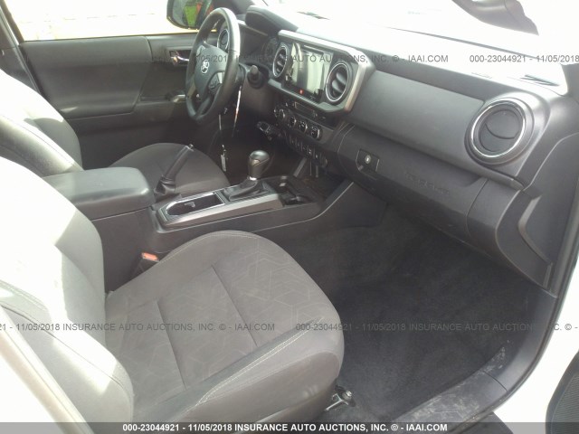 5TFDZ5BN3HX022252 - 2017 TOYOTA TACOMA DBL CAB/SR5/TRD SPORT/OR WHITE photo 5