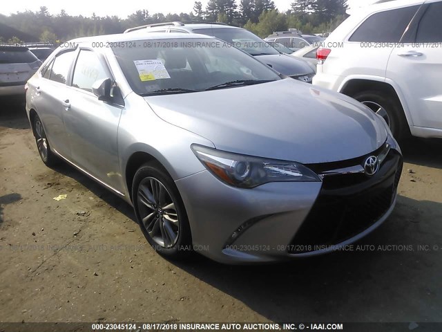 4T1BF1FKXFU059883 - 2015 TOYOTA CAMRY LE/XLE/SE/XSE 银色 照片 1