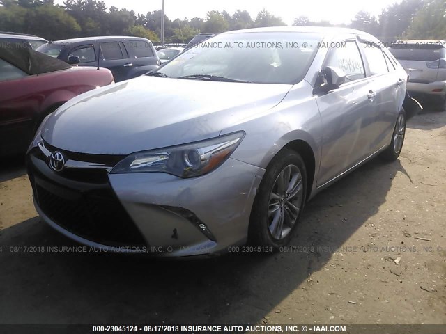 4T1BF1FKXFU059883 - 2015 TOYOTA CAMRY LE/XLE/SE/XSE 银色 照片 2