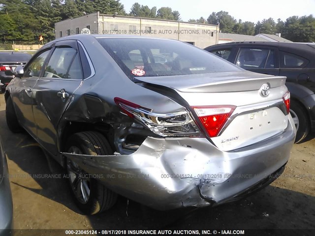 4T1BF1FKXFU059883 - 2015 TOYOTA CAMRY LE/XLE/SE/XSE 银色 照片 6