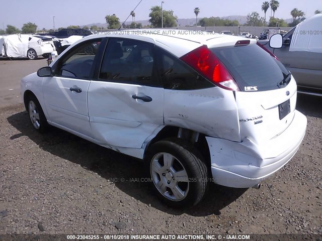 1FAFP37N37W103273 - 2007 FORD FOCUS ZX5/S/SE/SES 白色 照片 3