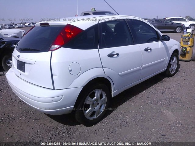 1FAFP37N37W103273 - 2007 FORD FOCUS ZX5/S/SE/SES 白色 照片 4