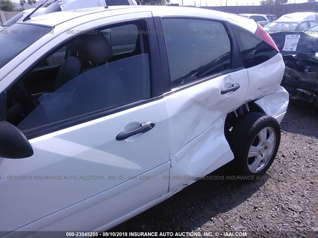 1FAFP37N37W103273 - 2007 FORD FOCUS ZX5/S/SE/SES 白色 照片 6