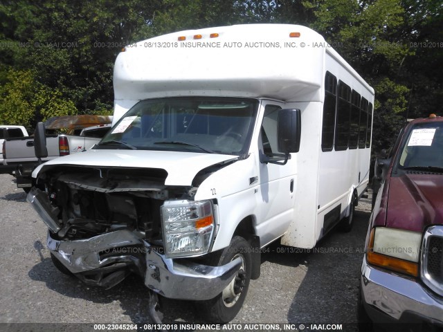 1FDFE4FLXDDB04915 - 2013 FORD ECONOLINE E450 SUPER DUTY CUTWY VAN WHITE photo 2