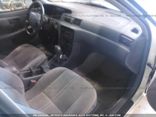 4T1BG28K0XU899656 - 1999 TOYOTA CAMRY CE/LE/XLE 白色 照片 5