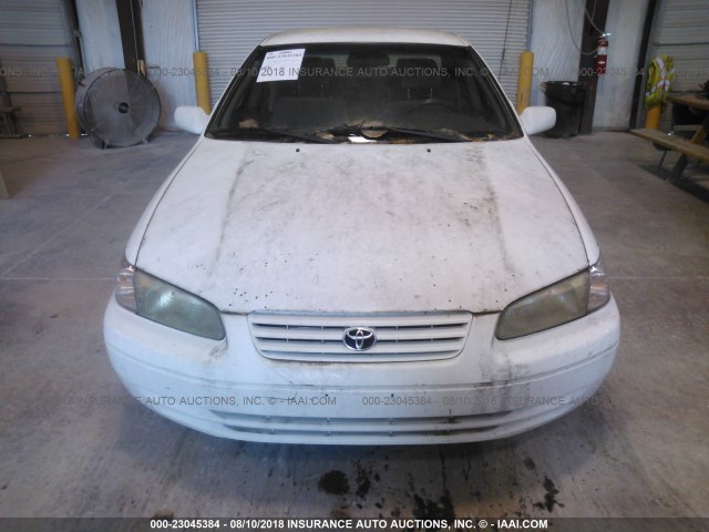 4T1BG28K0XU899656 - 1999 TOYOTA CAMRY CE/LE/XLE 白色 照片 6