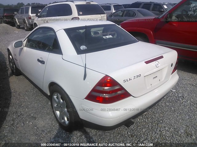 WDBKK47F5YF159950 - 2000 MERCEDES-BENZ SLK 230 KOMPRESSOR WHITE photo 3