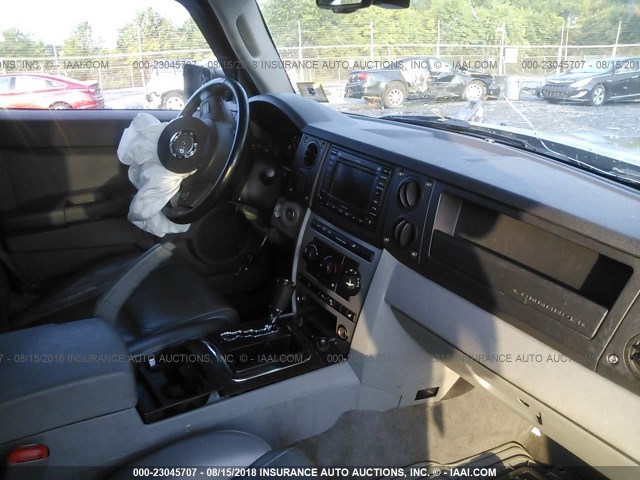 1J8HG48K36C131208 - 2006 JEEP COMMANDER SILVER photo 5