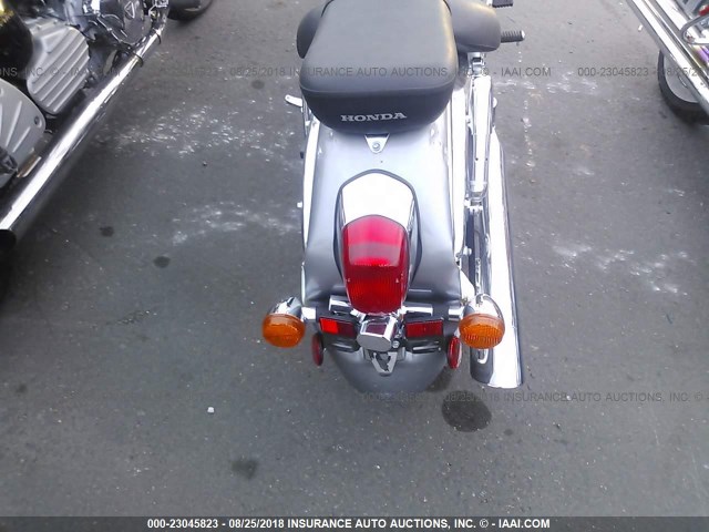 JH2RC44631M453213 - 2001 HONDA VT750 CD2 SILVER photo 6