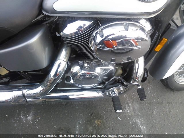 JH2RC44631M453213 - 2001 HONDA VT750 CD2 SILVER photo 8