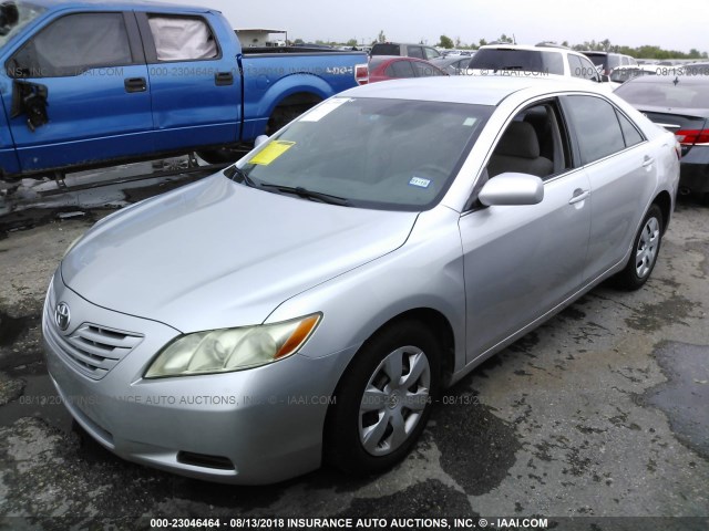4T1BE46KX8U242031 - 2008 TOYOTA CAMRY CE/LE/XLE/SE SILVER photo 2
