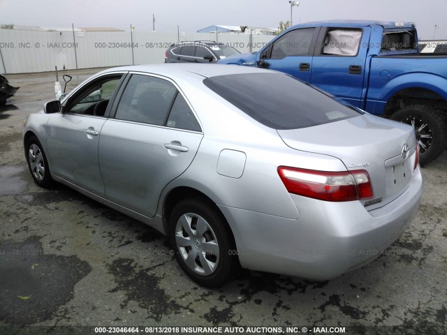 4T1BE46KX8U242031 - 2008 TOYOTA CAMRY CE/LE/XLE/SE SILVER photo 3