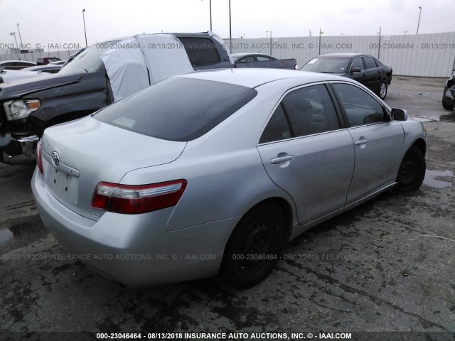 4T1BE46KX8U242031 - 2008 TOYOTA CAMRY CE/LE/XLE/SE SILVER photo 4