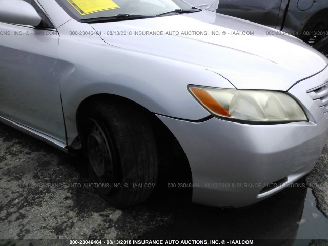 4T1BE46KX8U242031 - 2008 TOYOTA CAMRY CE/LE/XLE/SE SILVER photo 6