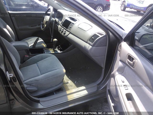 4T1BE32K42U524740 - 2002 TOYOTA CAMRY LE/XLE/SE 灰色 照片 5