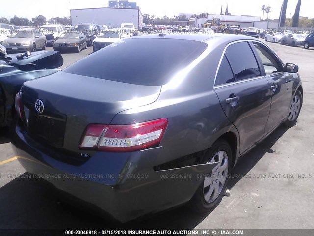 4T4BF3EKXAR023574 - 2010 TOYOTA CAMRY SE/LE/XLE ნაცრისფერი ფოტო 4