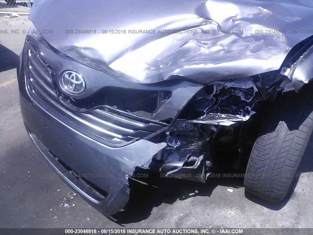 4T4BF3EKXAR023574 - 2010 TOYOTA CAMRY SE/LE/XLE ნაცრისფერი ფოტო 6