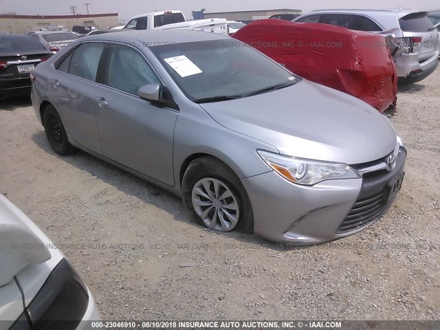 4T4BF1FK5FR492694 - 2015 TOYOTA CAMRY LE/XLE/SE/XSE SILVER photo 1