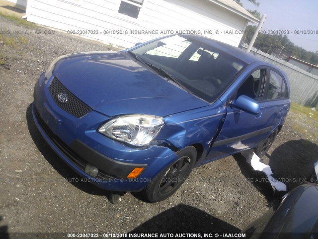 KNADE163X66060512 - 2006 KIA RIO 5 BLUE photo 2