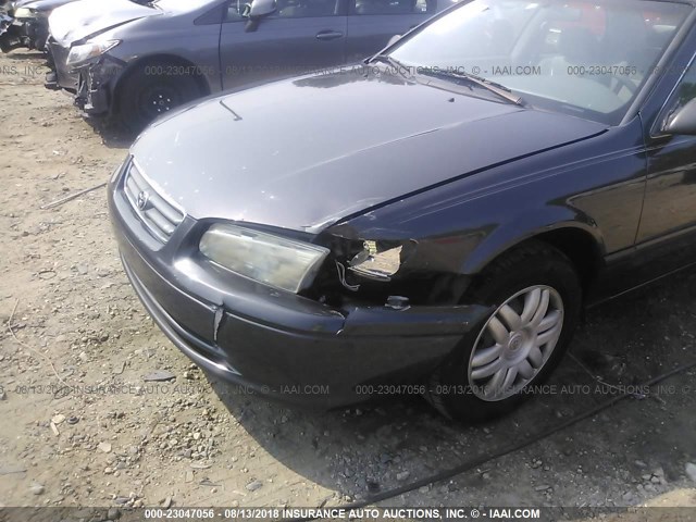 4T1BG22K91U763865 - 2001 TOYOTA CAMRY CE/LE/XLE 灰色 照片 6