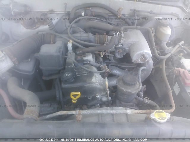 5TENL42N52Z085112 - 2002 TOYOTA TACOMA SILVER photo 10