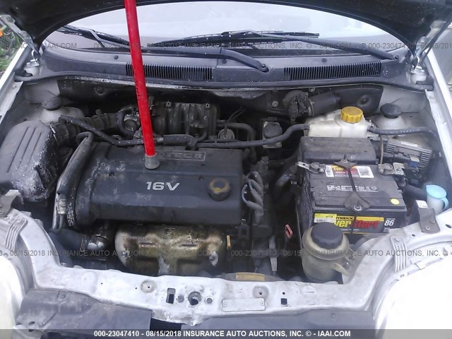 KL1TD56636B677526 - 2006 CHEVROLET AVEO LS SILVER photo 10