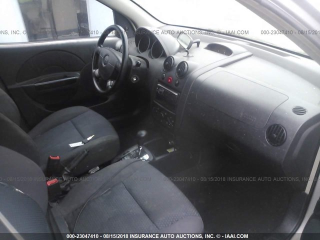KL1TD56636B677526 - 2006 CHEVROLET AVEO LS SILVER photo 5