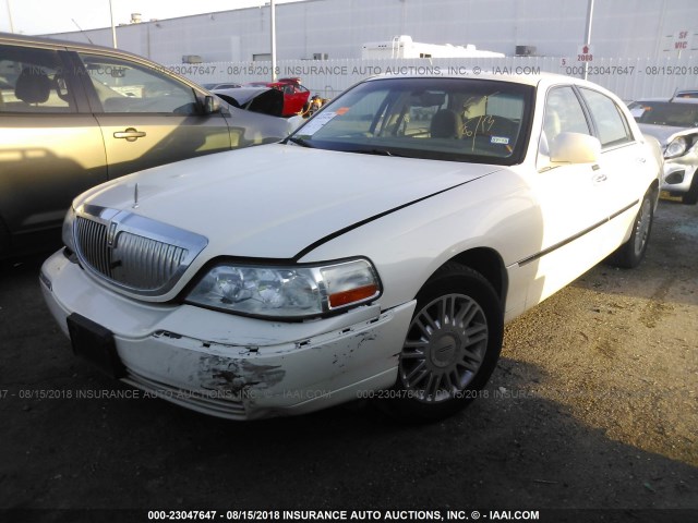 1LNHM82V87Y609746 - 2007 LINCOLN TOWN CAR SIGNATURE LIMITED CREAM photo 2