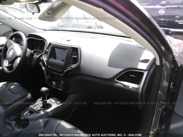 1C4PJLLB9KD151604 - 2019 JEEP CHEROKEE LATITUDE PLUS GRAY photo 5