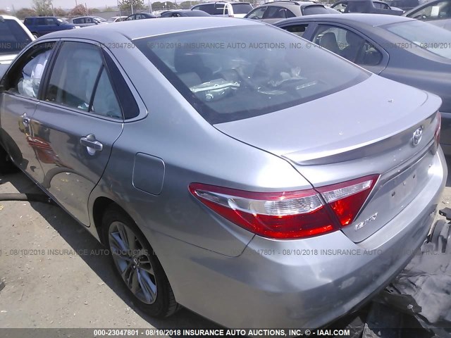 4T1BF1FK6GU505951 - 2016 TOYOTA CAMRY LE/XLE/SE/XSE SILVER photo 3
